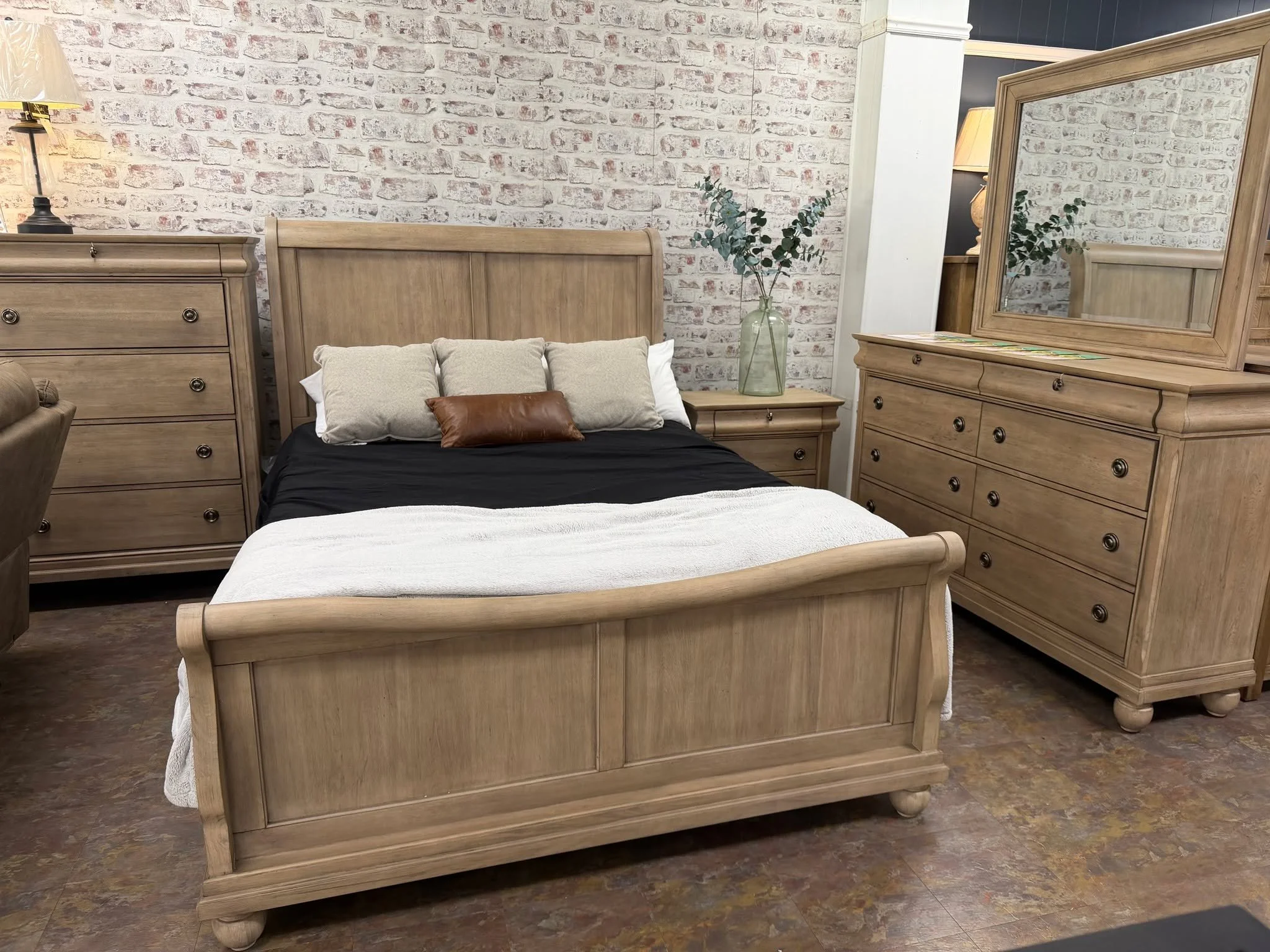 Be honest...

How many pillows do you sleep with?

😴 One
😴 Two
😴 Three
😴 More than three

🏡 Making Your House a Home Since 1935.