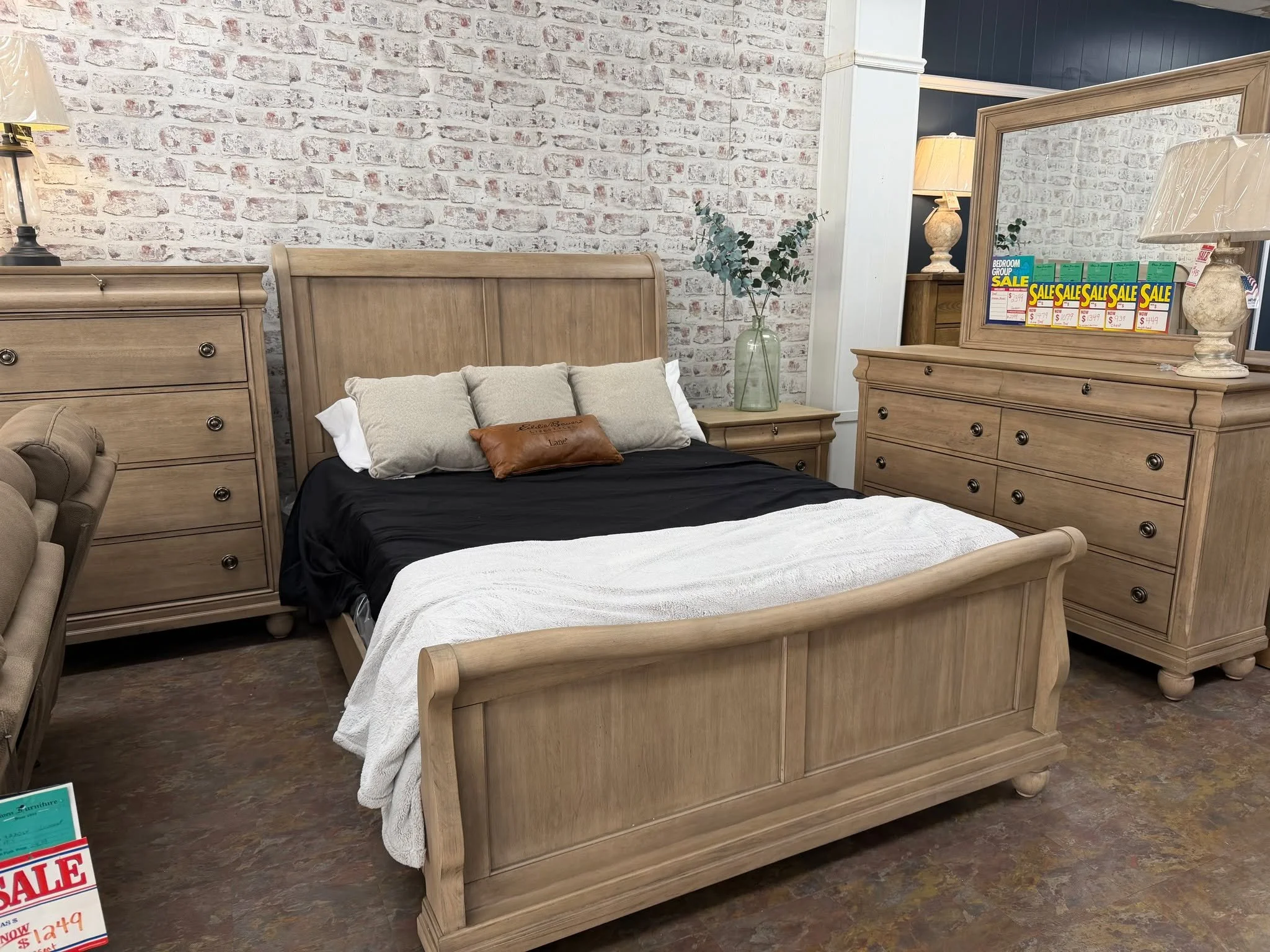 See something you love? Don't automatically assume you have to wait.

We offer financing options that can make updating your home easier than you might think.

Whether it's:

🛋️ A living room
🪑 A recliner
🛏️ A bedroom
😴 A new mattress

Come talk 