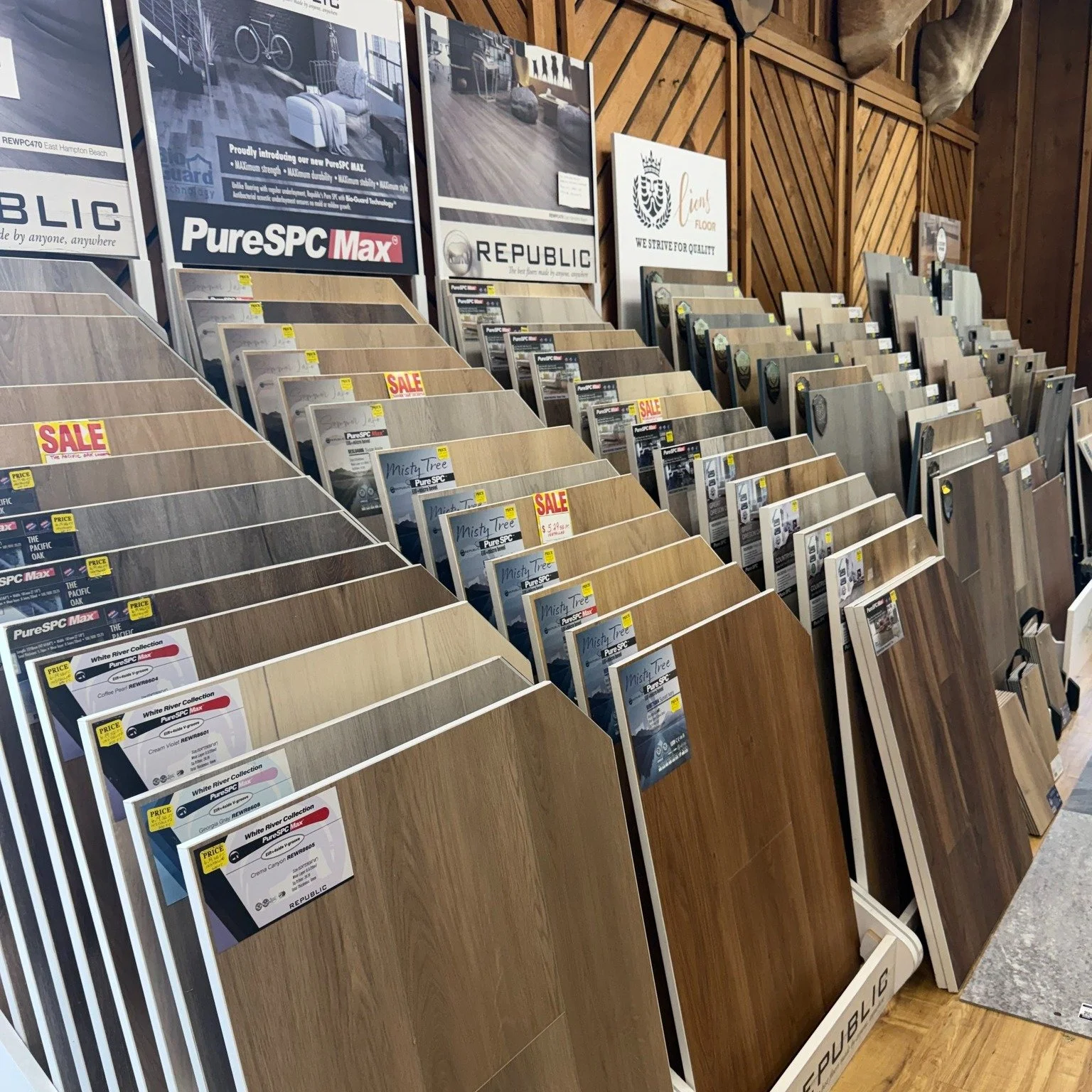 🏠 GREAT FLOORS. GREAT PRICES. REAL EXPERIENCE.

From carpet and vinyl to LVP, wood and ceramic, we offer flooring options, measuring, estimates and installation.

Quality products and experienced hometown service&mdash;you don't have to leave Living