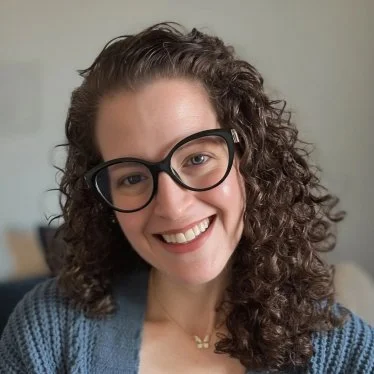 AnaLisa Rutstein headshot photo smiling