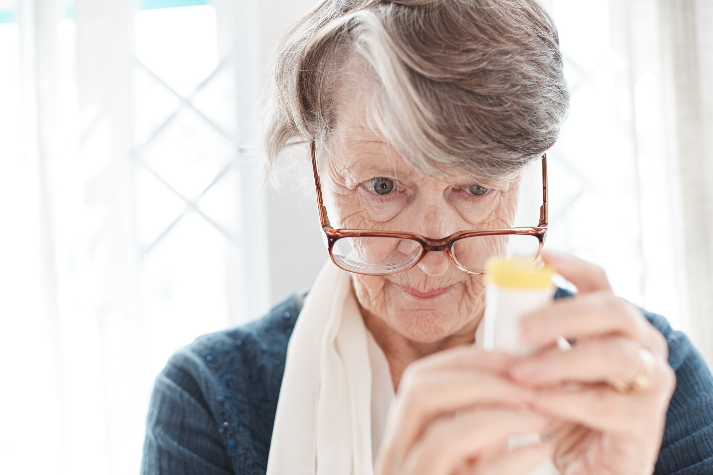 Looking is not the same as noticing - why important device information is often overlooked