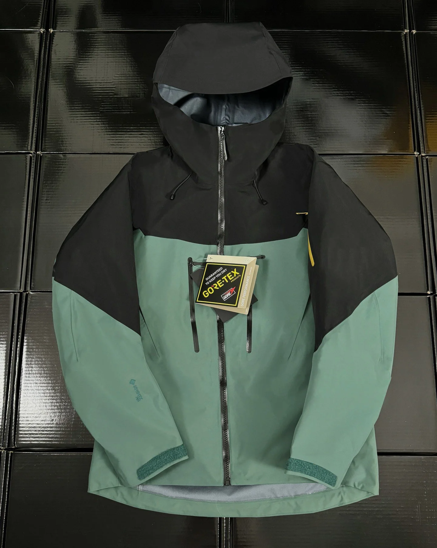 Black AR7 AP SV With Diy Logo 3-in-1 Puffer Jacket Three Ways to Wear Removable Down Coat Recco GORE-TEX Triple-proof Technology Windproof Waterproof Outdoor Outwear