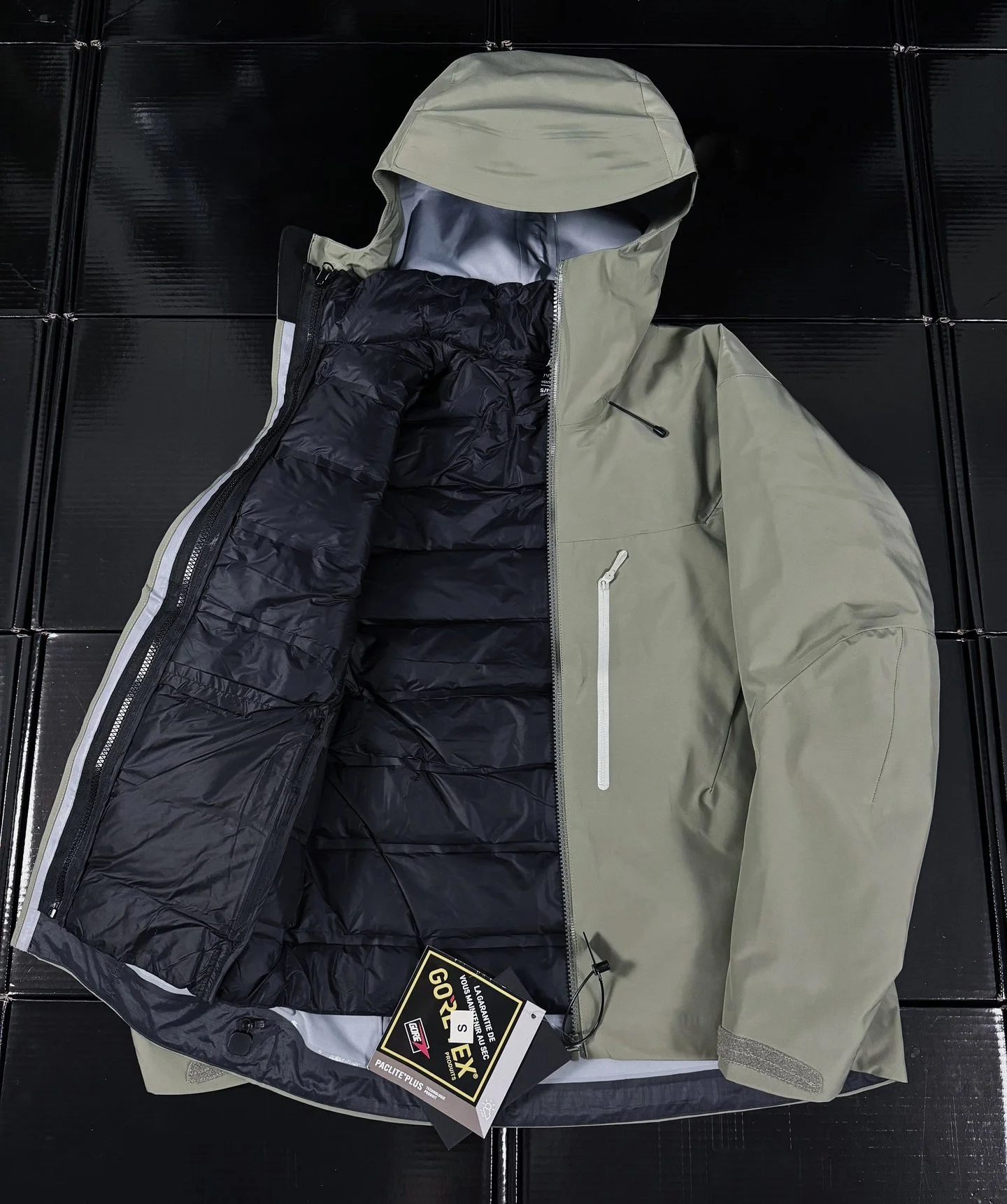 Militarygreen AR With Diy Logo AP SV6 Puffer Jacket 3-in-1 Removable Down Coat Recco Outdoor Three Ways to Wear Outwear GORE-TEX Triple-proof Technology Windproof Waterproof