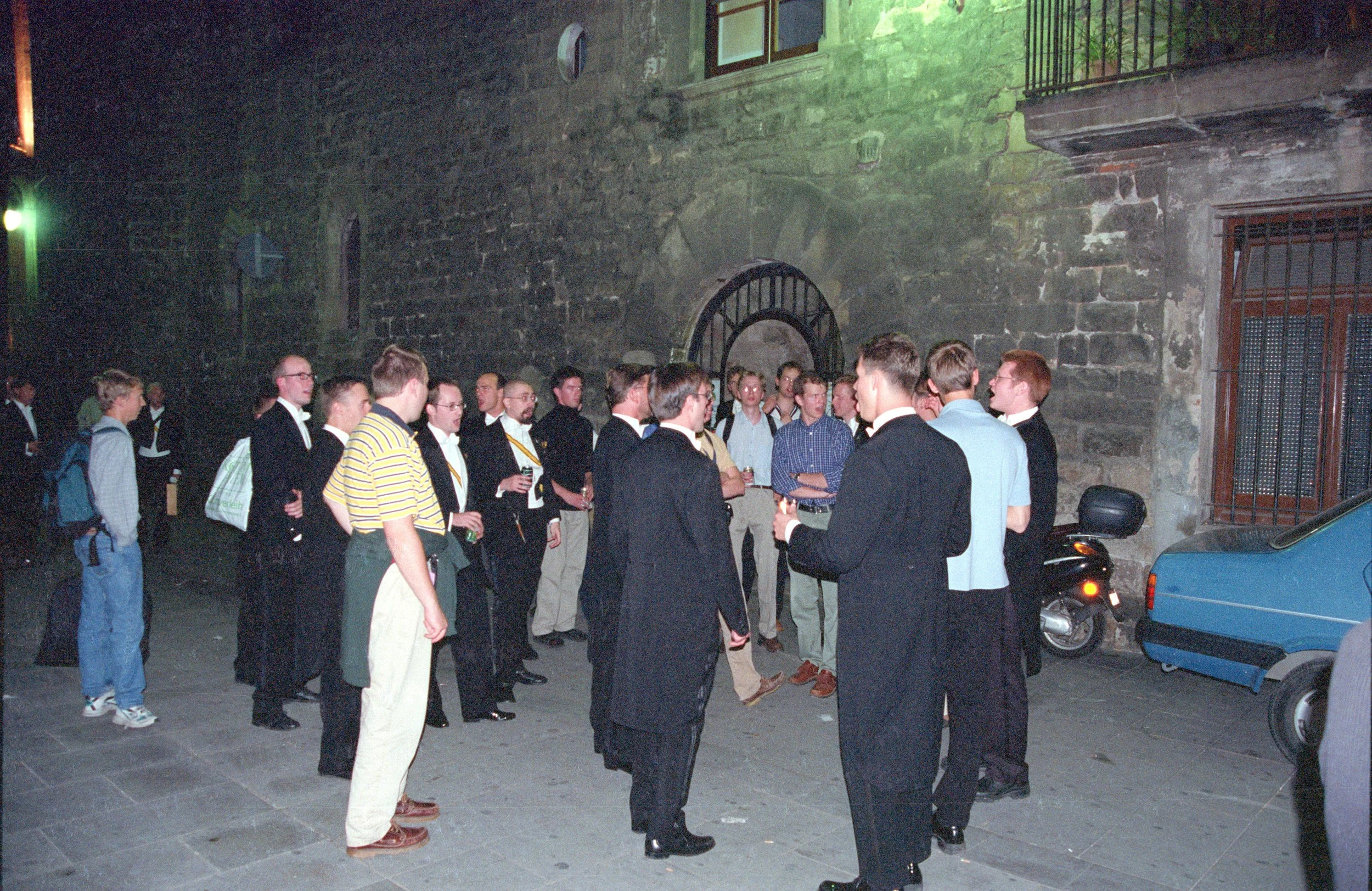 Barcelona 01 singers final.jpg