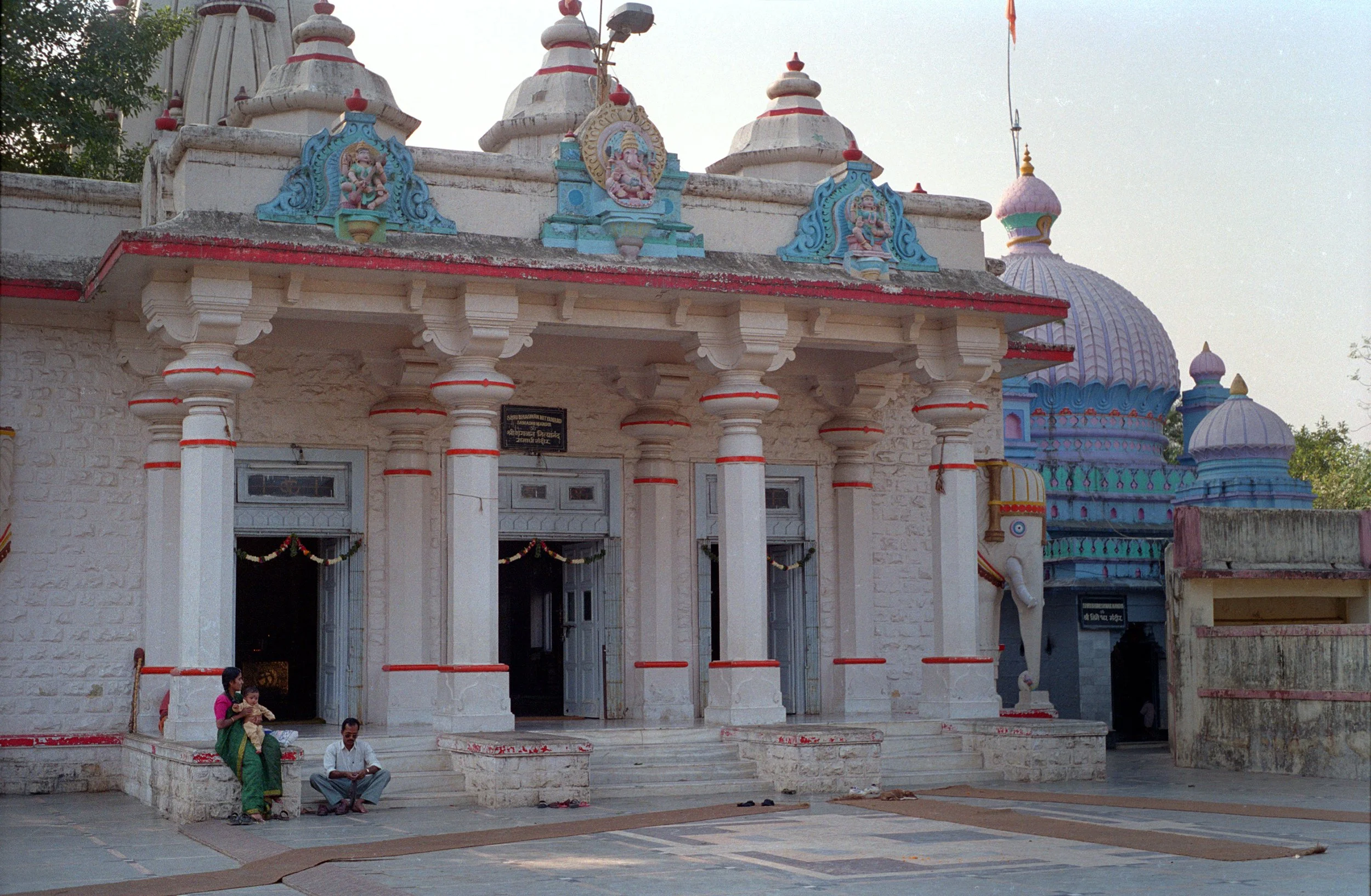 Ganeshpuri 12 temple final.jpg