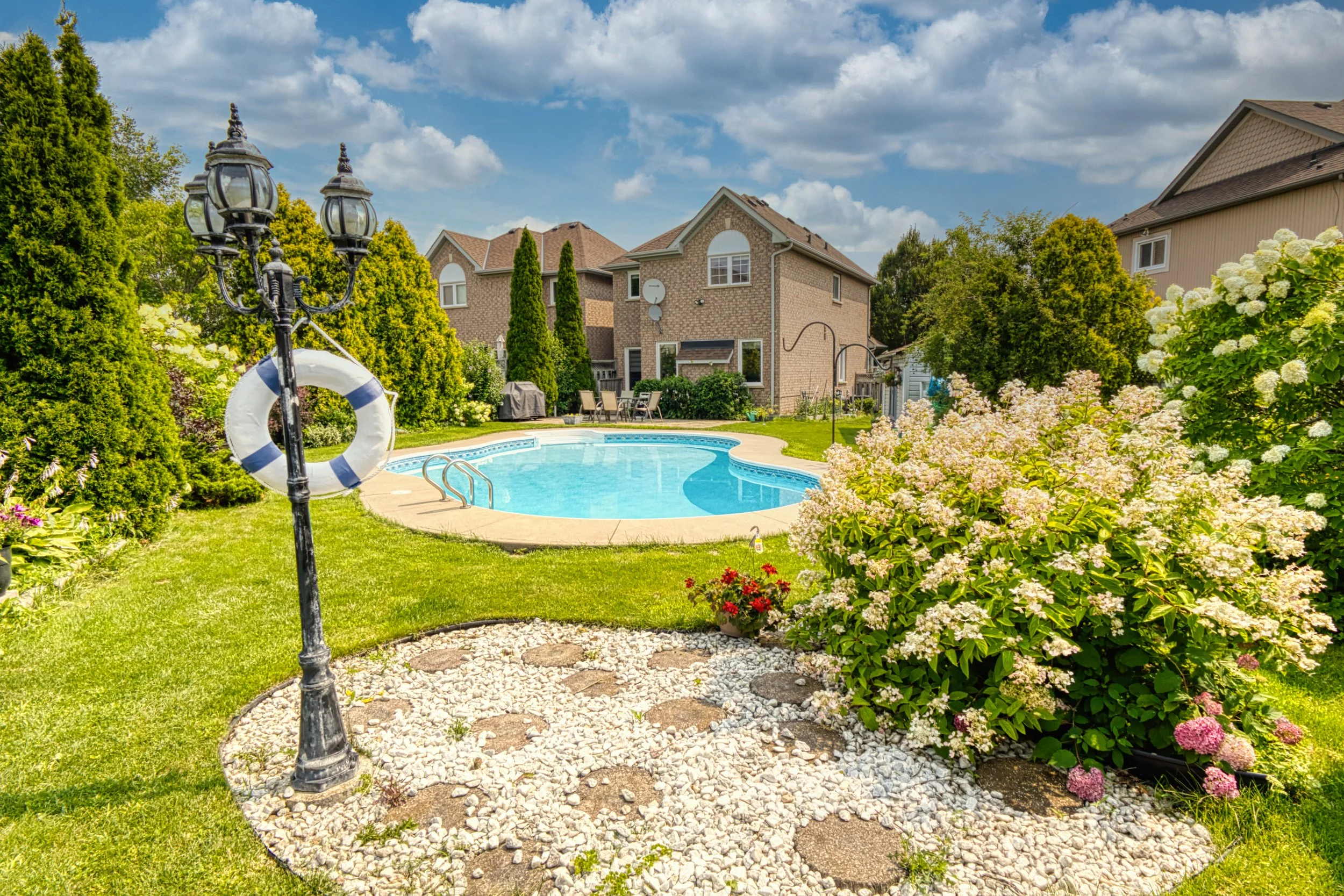 IMG_4623_hdr- backyard.jpg