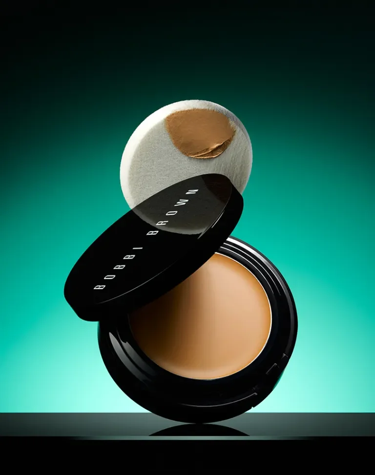Halo Bobbi Brown Foundation Compacts