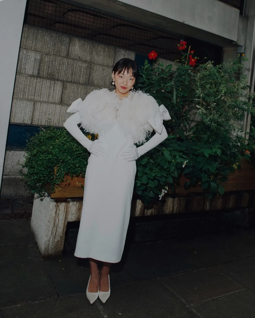 Chic winter brides know: a glove is never just a layer. From delicate lace to sleek leather, the right pair adds depth, contrast, and editorial elegance to your look.

@chou_bridal @monetre.official @patricia_zhou @murashkaofficial #WeddingMille #Bri