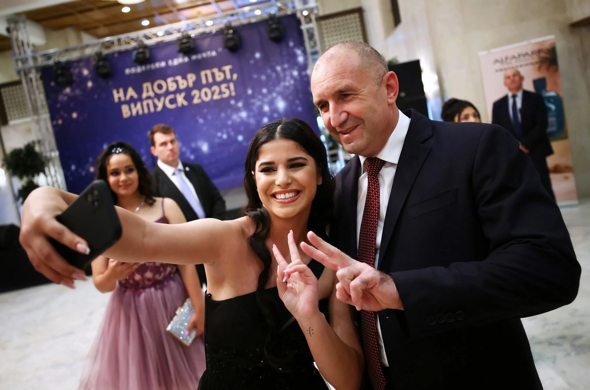 Румен Радев благодари на всички българи за подкрепата и заяви: „Готови сме, можем и ще успеем!“