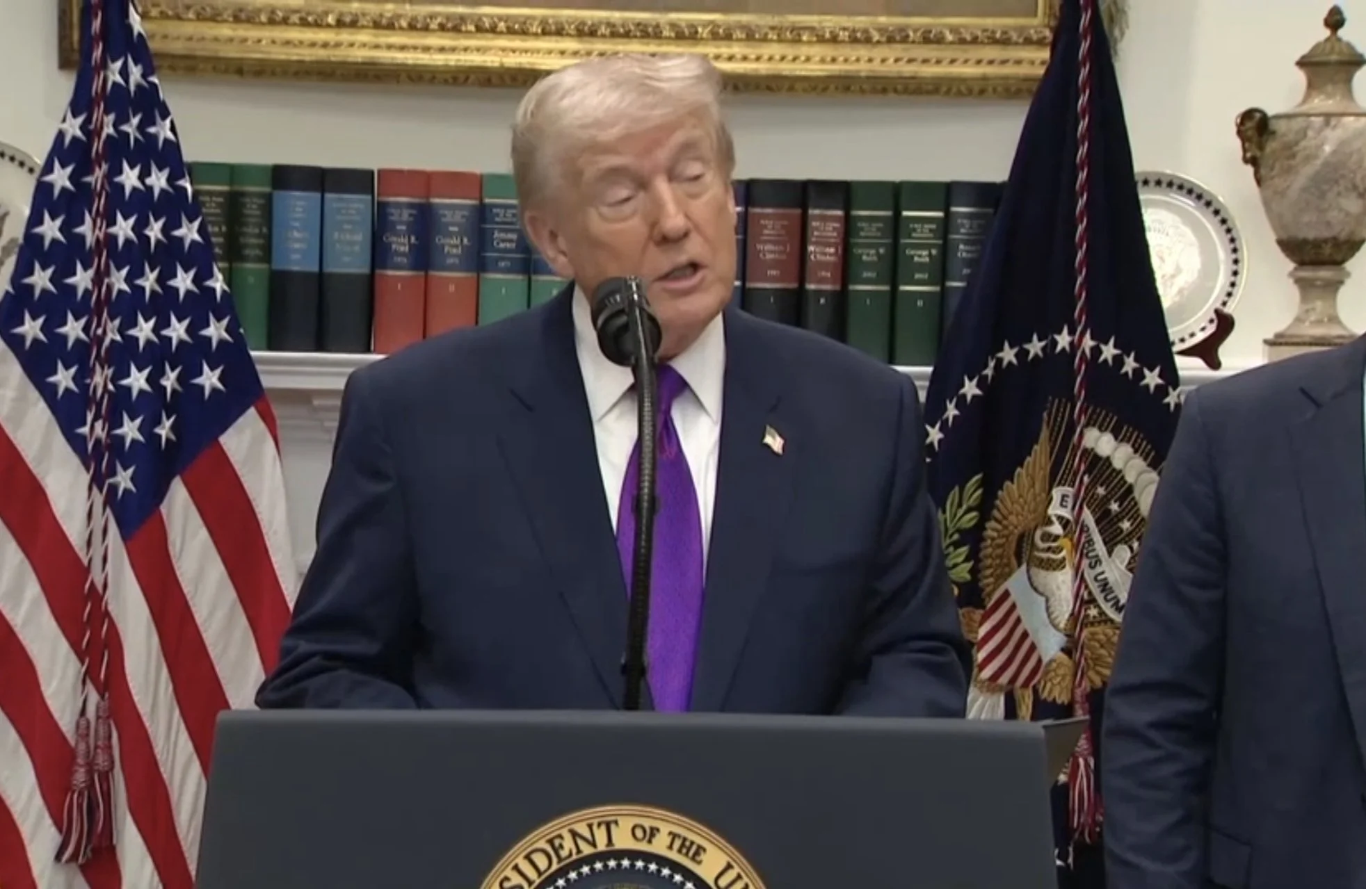 Тръмп с историческо решение: САЩ се отказват от научния извод, че парниковите газове вредят 
