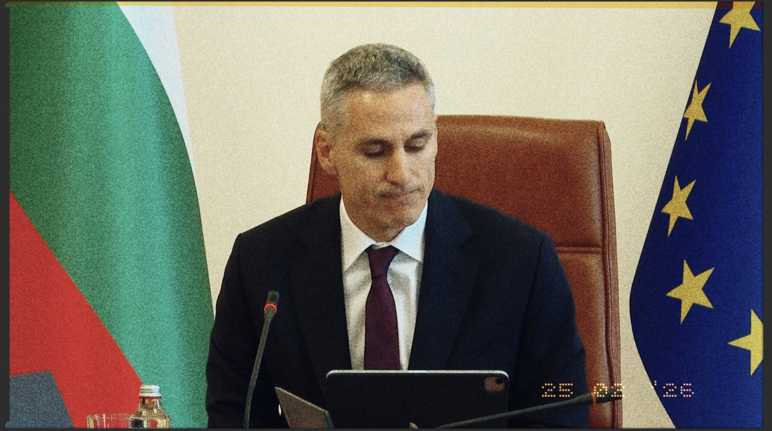 Служебният премиер: Задействана е операция по сплашване на вътрешния министър