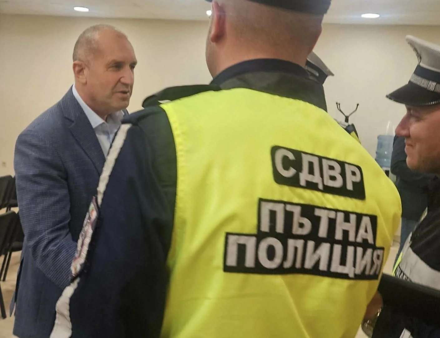 Радев плати глоба за неправилно паркиране и заяви: Пред закона всички трябва да сме равни