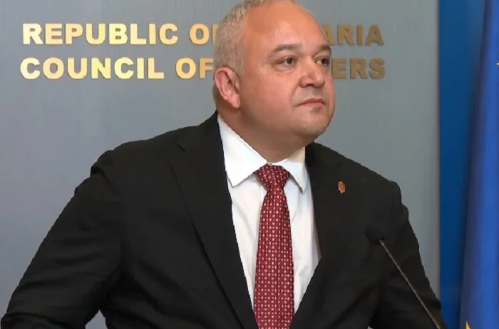 Иван Демерджиев: МВР проверява полетите на Делян Пеевски до Дубай

