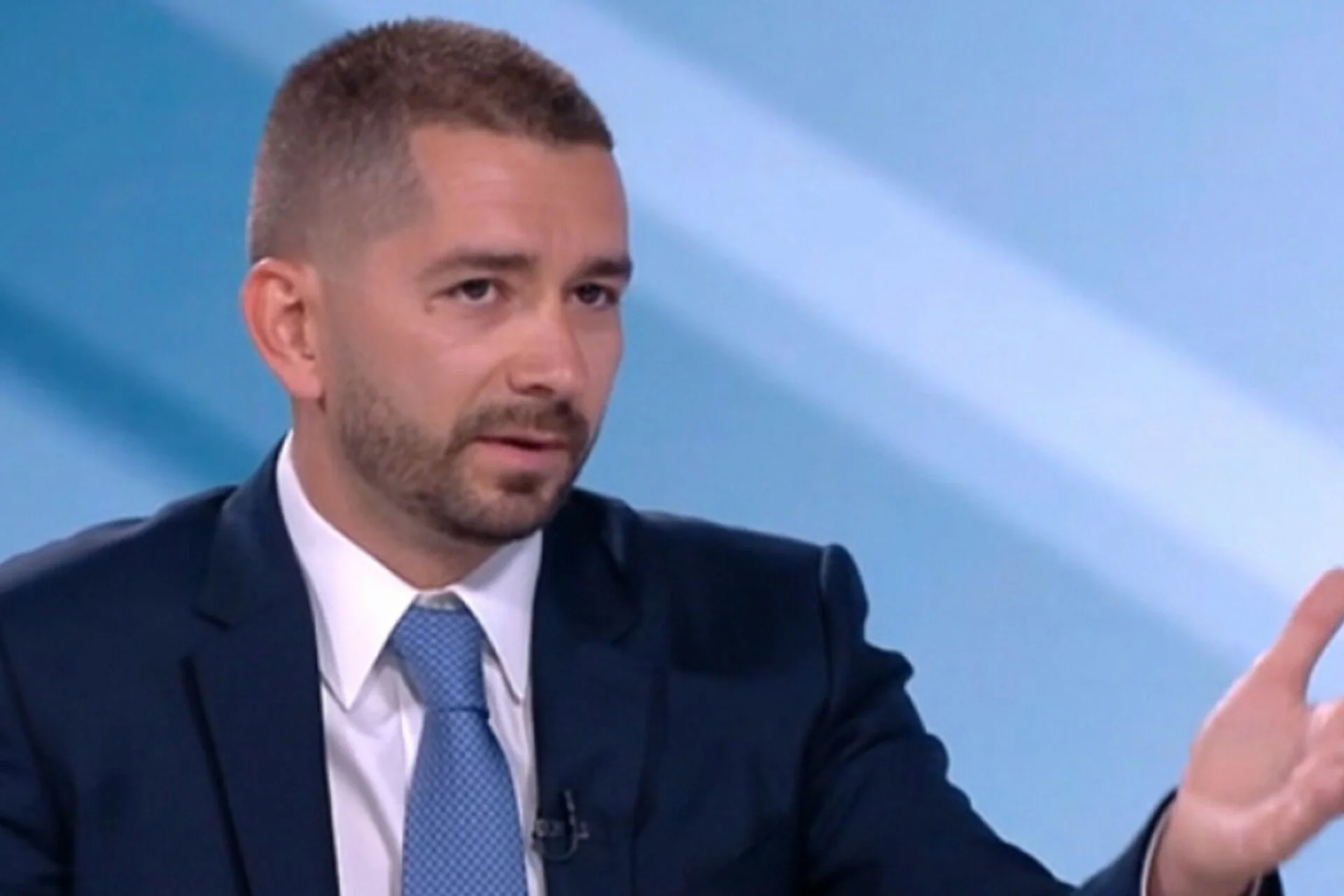 Заради неправилно паркиране: Слави Василев от „Прогресивна България“ сам повика екип на КАТ

