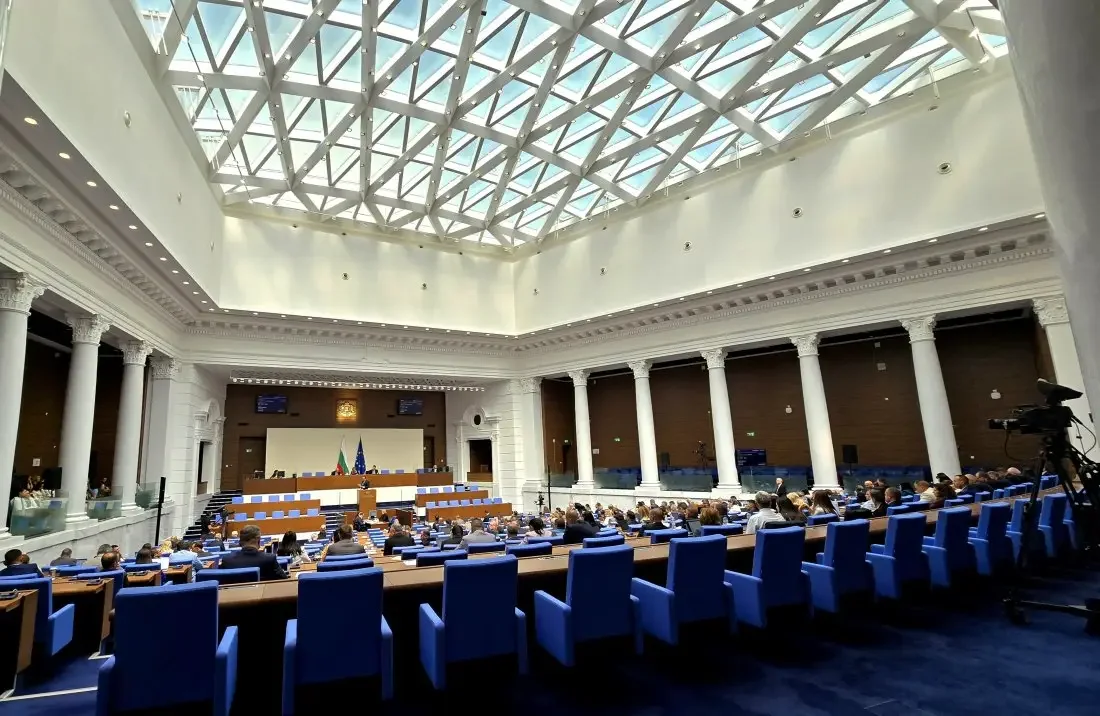 Парламентът ограничи правомощията на специалния управител в „Лукойл Нефтохим“

