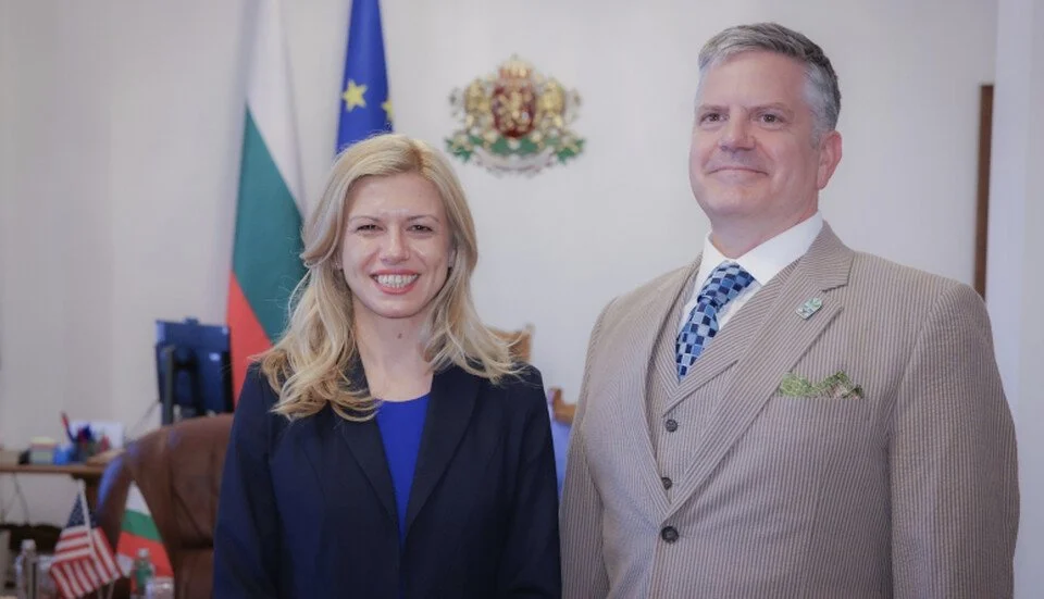 България изпълни плана за безвизово пътуване до САЩ, Доцова обсъди темата с Мартин Макдауъл  