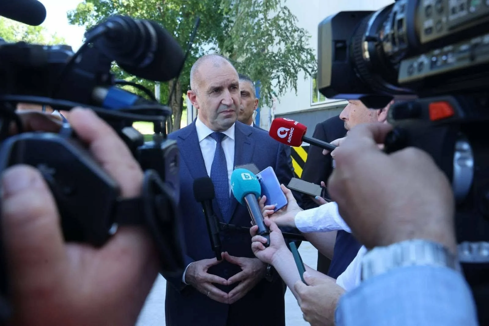 ​Румен Радев: Твърденията на Борисов за „Боташ“ са като слуха за черната пантера в Шумен

