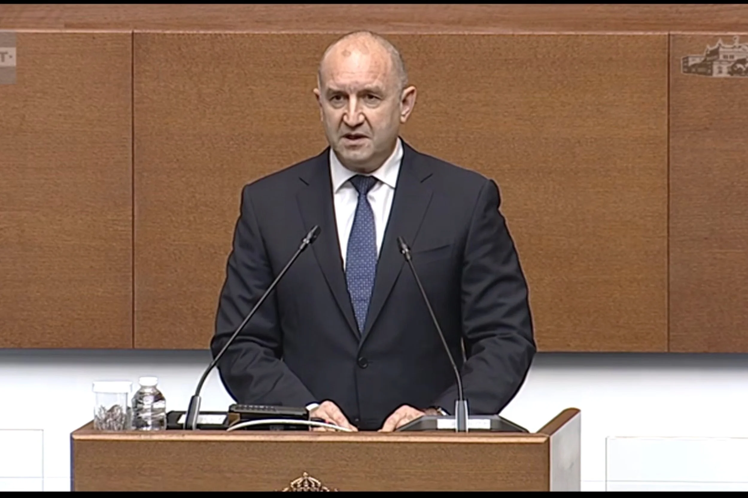 ​Радев в парламента: България ще наложи резерви на 21-вия пакет санкции срещу Русия

