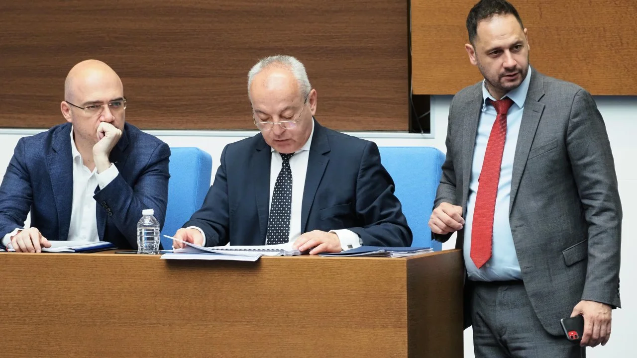Парламентът окончателно прие Бюджет 2026: По-високи осигуровки и акцизи от 1 август

