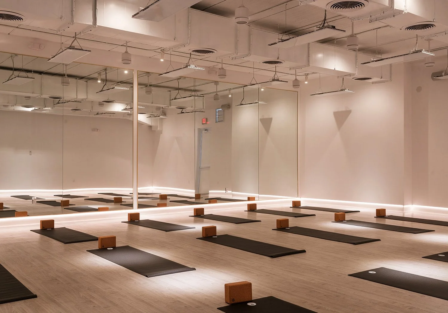 SOL YOGA - AUREA DEMPSEY