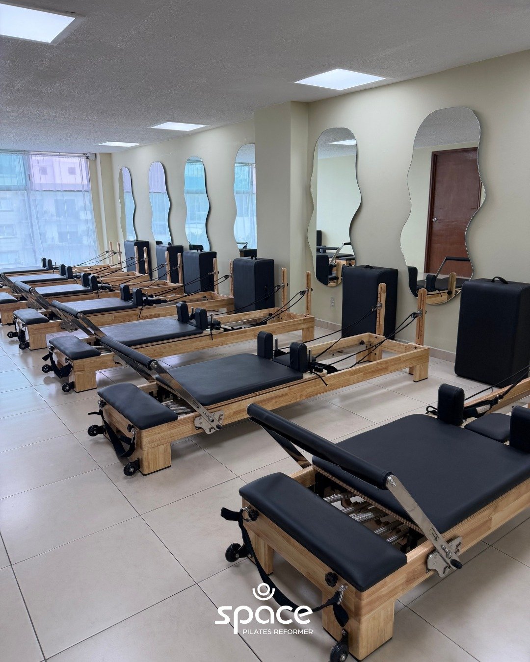 Tu cuerpo puede m&aacute;s de lo que crees. Solo necesita el espacio para descubrirlo. 🤎
Mu&eacute;vete, fortalece, conecta y encuentra una forma de entrenar que disfrutes de verdad.
Reformer, Barre &amp; Wunda Chair.

 Diferentes formas de moverte,