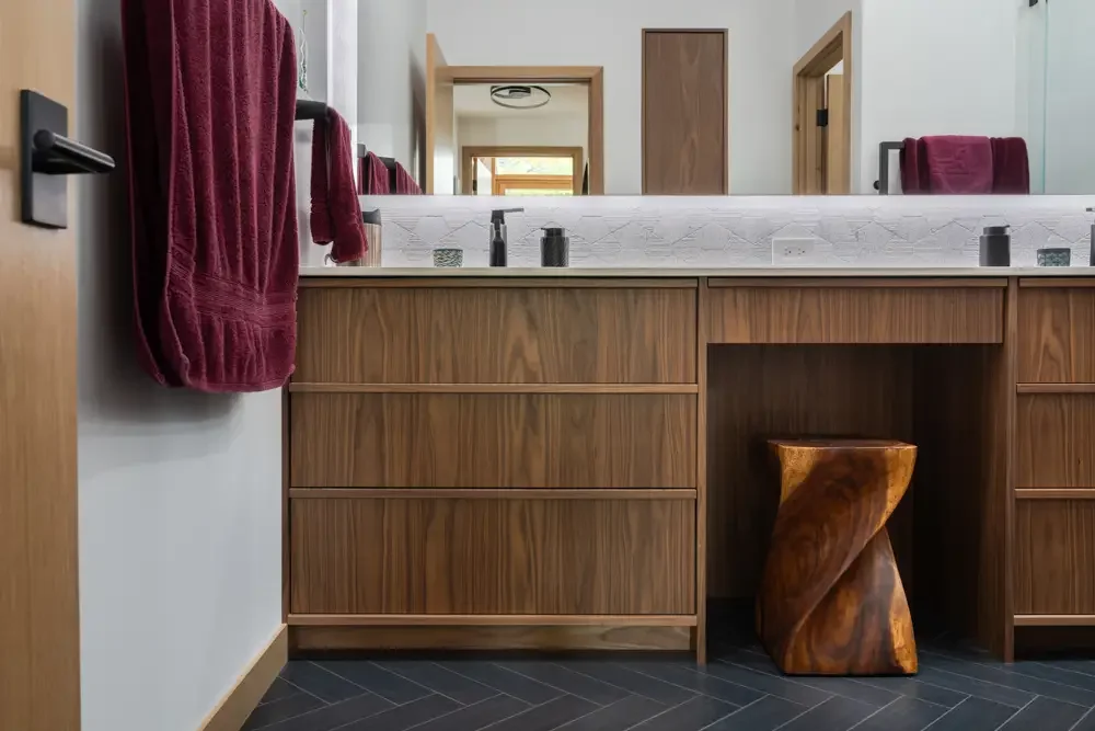 elegant-custom-cabintry-bathroom-los-angeles.webp