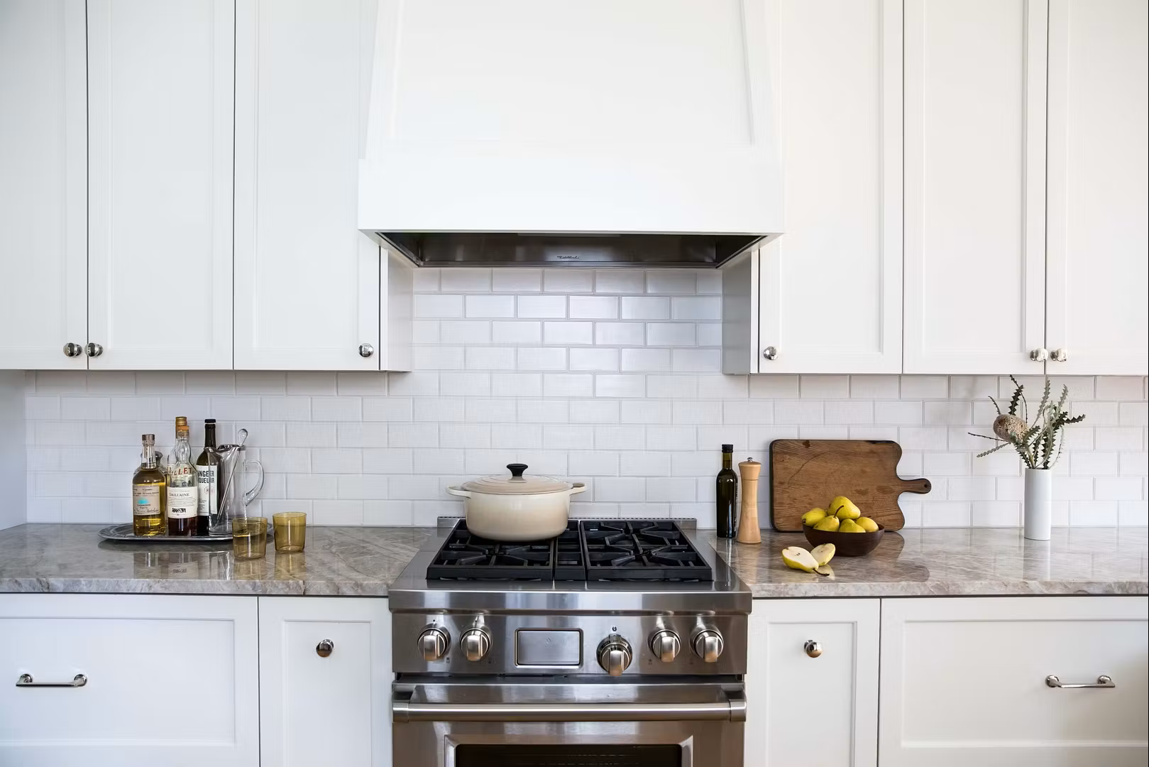 custom-luxury-kitchen-remodel-stove-top-los-angeles-ay-builders.png