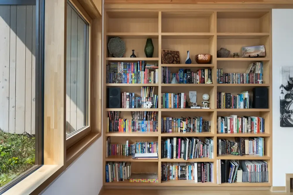 luxury-custom-cabintry-interior-bookshelf-pacific-palisades.webp
