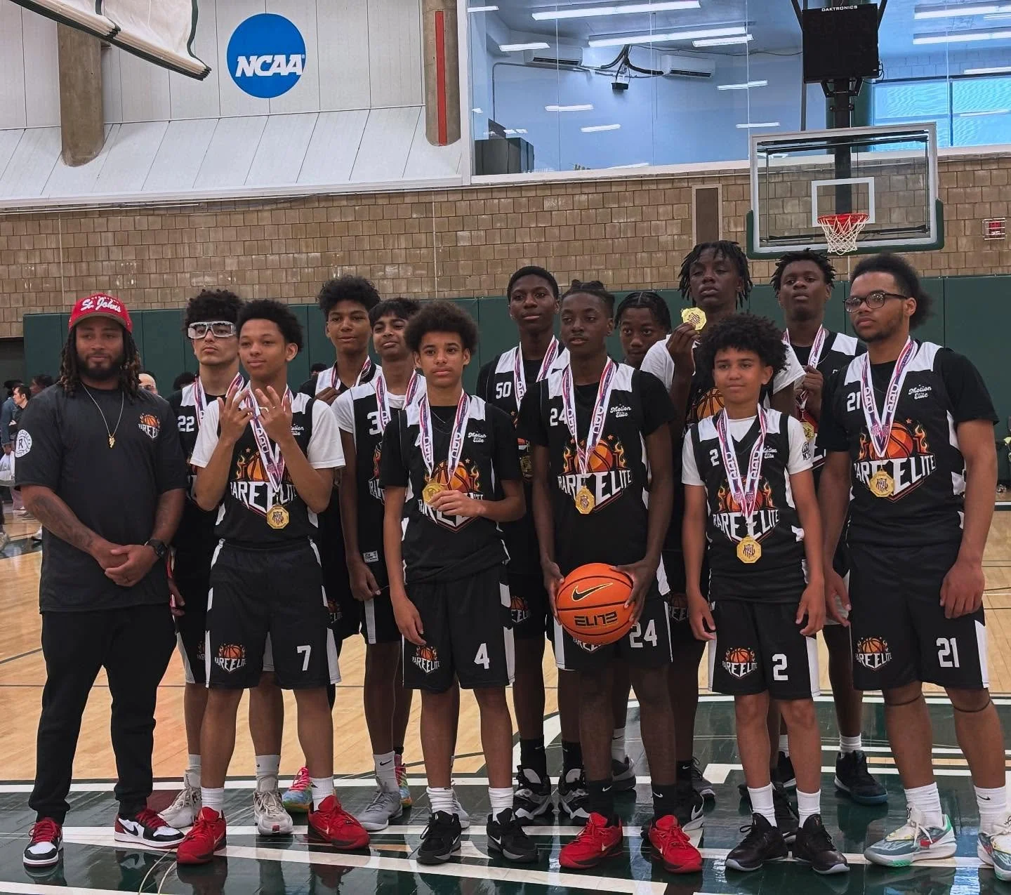 Rare Elite Basketball takes home the 15u @hoopfluence chasing the chains tournament.
Great work fellas way to play like champions🏆