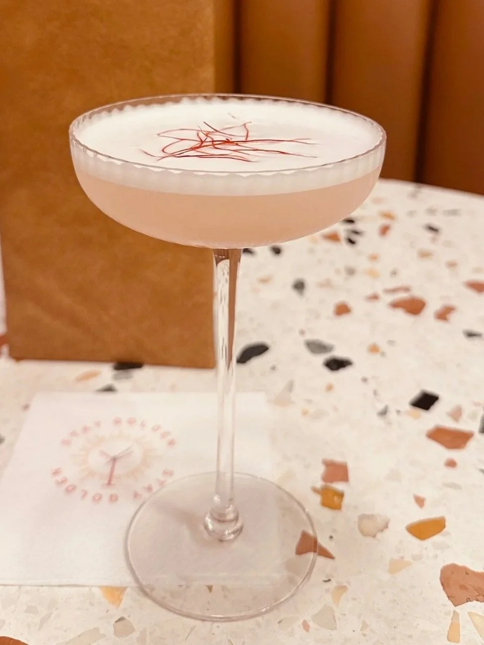 VELVET ARROW - soft, fruity, spiced
Flecha Azul Blanco, orange liqueur, strawberry & pepper cordial, vegan foamer