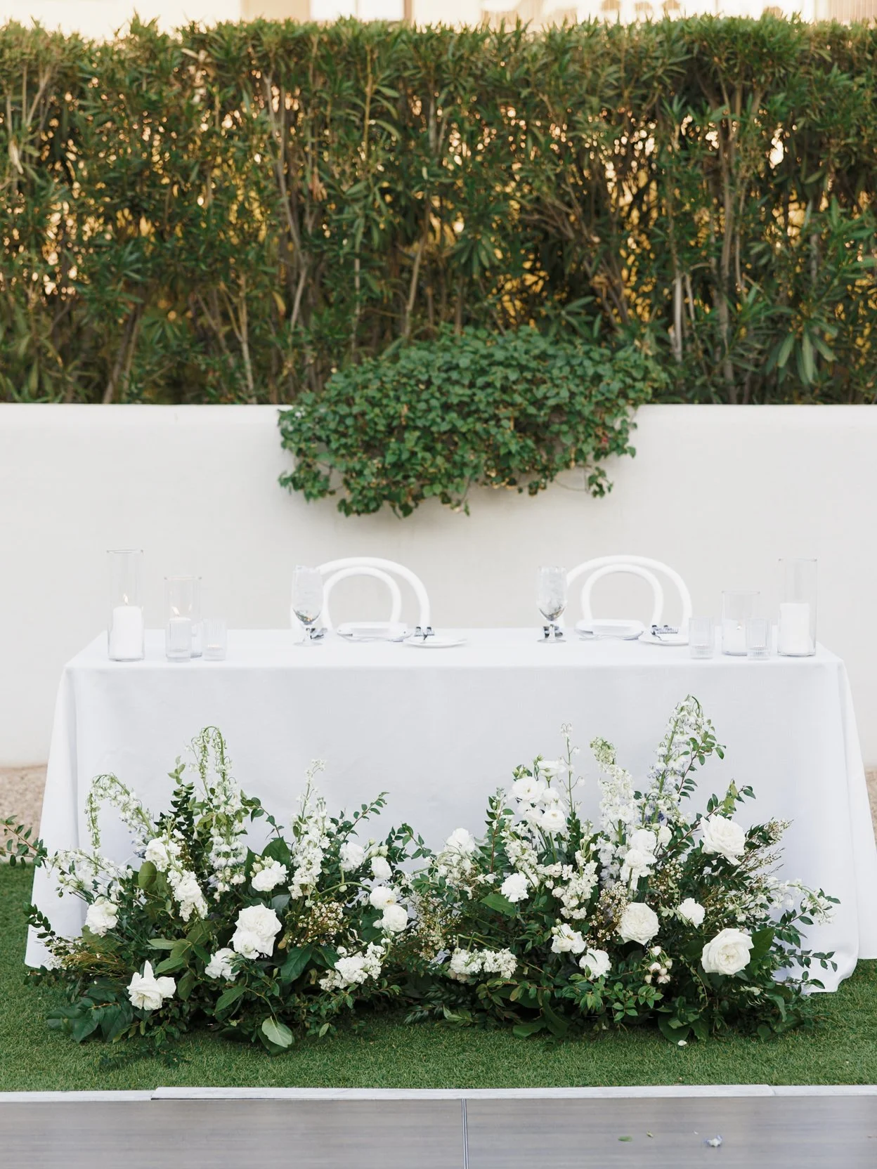 White Bentwood Chairs at sweetheart table, outdoor wedding reception, Scottsdale, AZ - Andaz Resort 