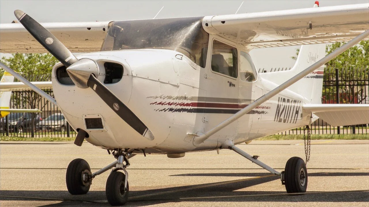 N201TH "Tooth" - 1997 Cessna 172R Skyhawk