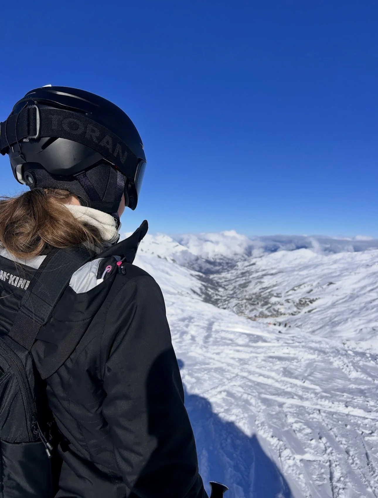 toran-girl-view.jpg