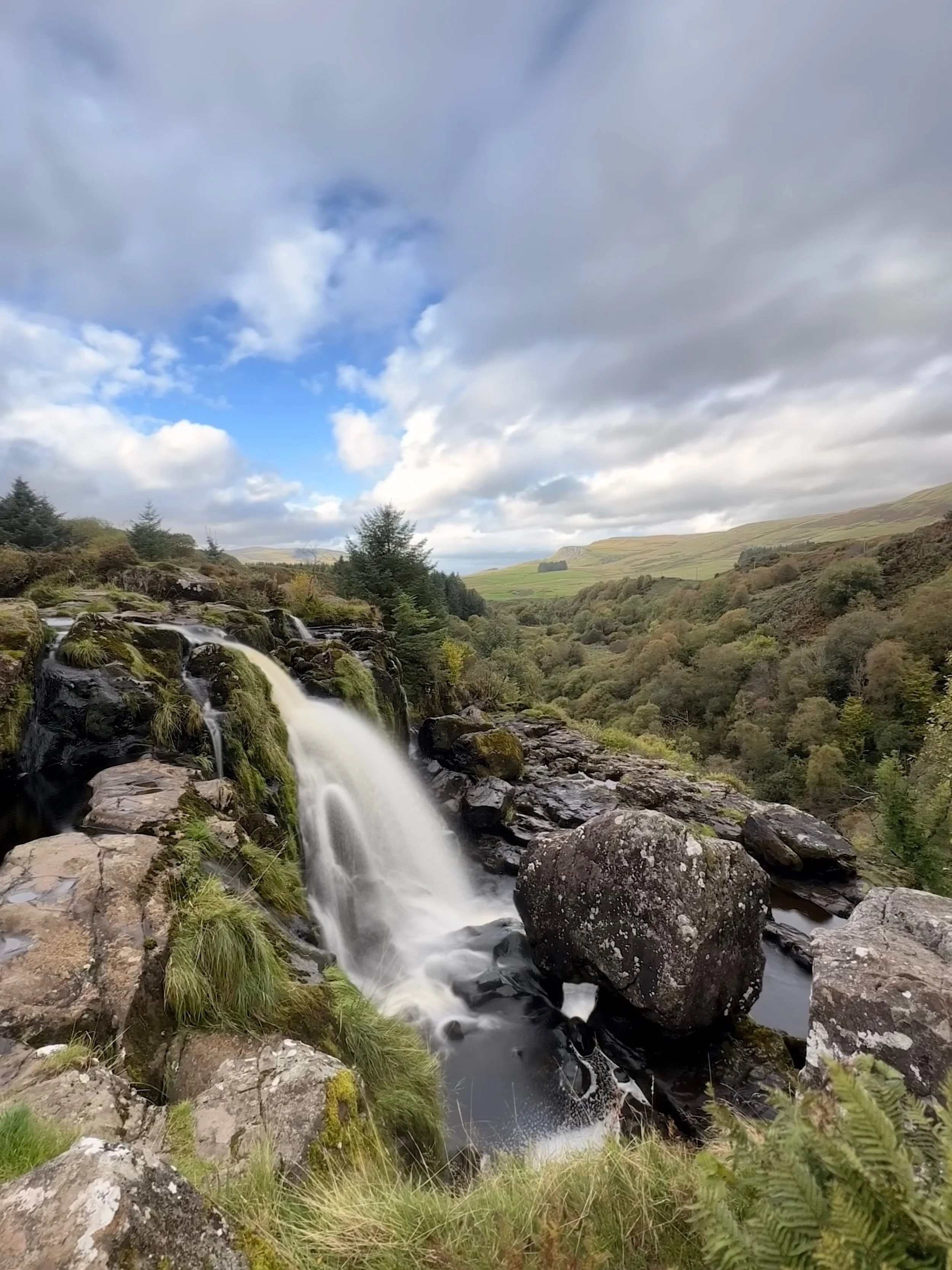 Popped out Fintry way again today to show @mxgolding the Loup (not flowing quite as manically today), before a wee diversion to the nondescript but interesting site of the Castle of John de Graham, and then a cracking lunch at the Courtyard Cafe. 

R