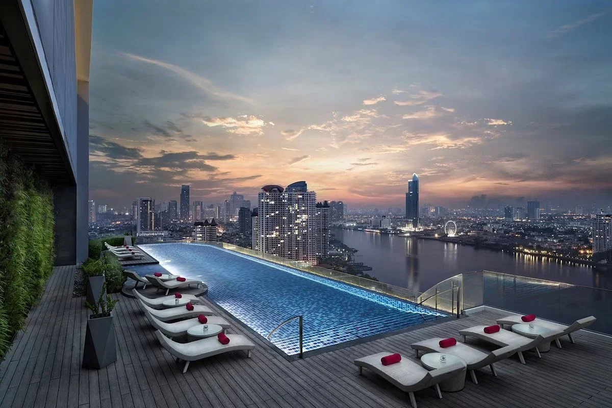 Avani+ Hotel Bangkok pool | Expedia.jpg