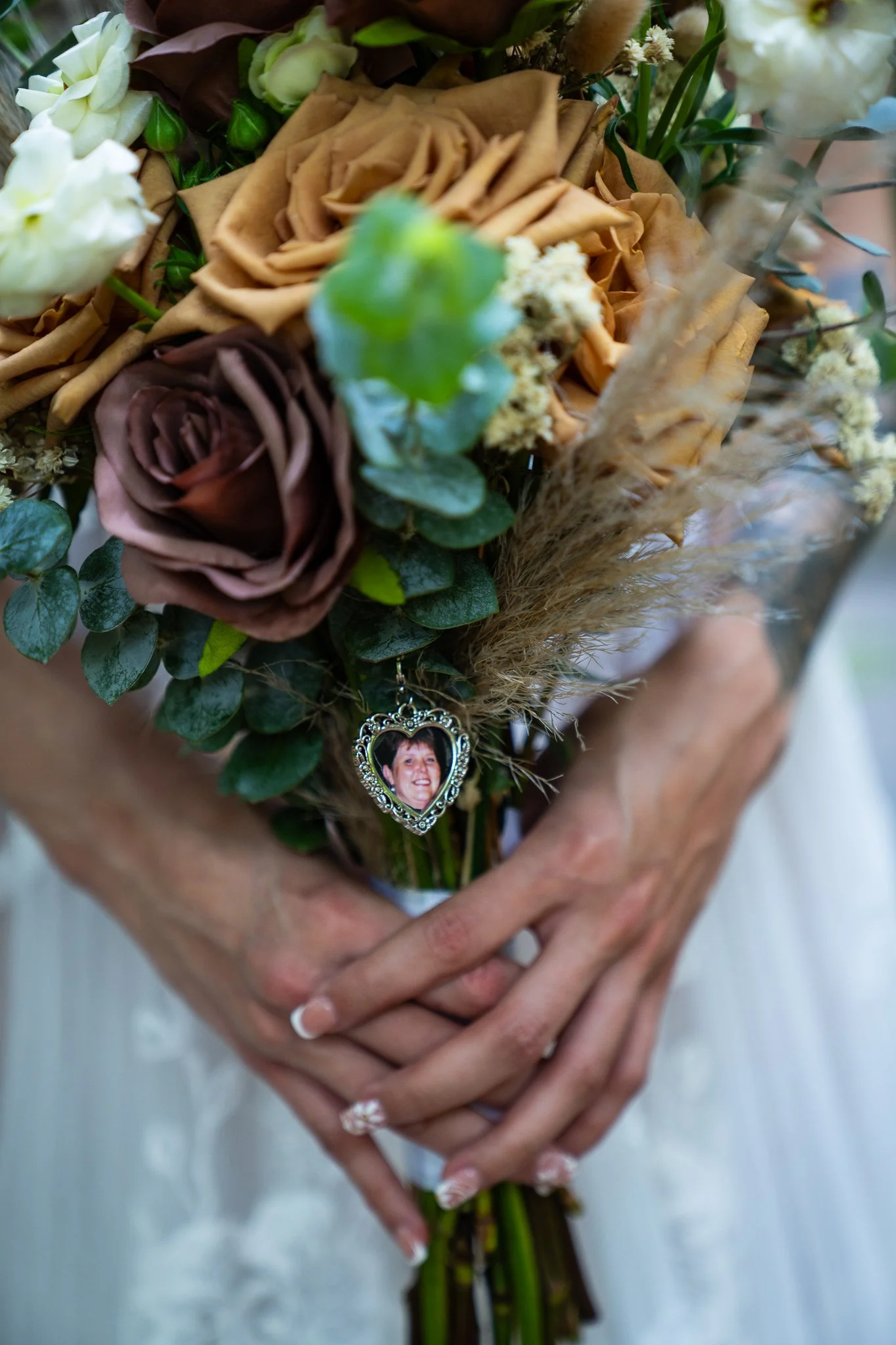 Hannah & Jon Sneak Peek-7.jpg