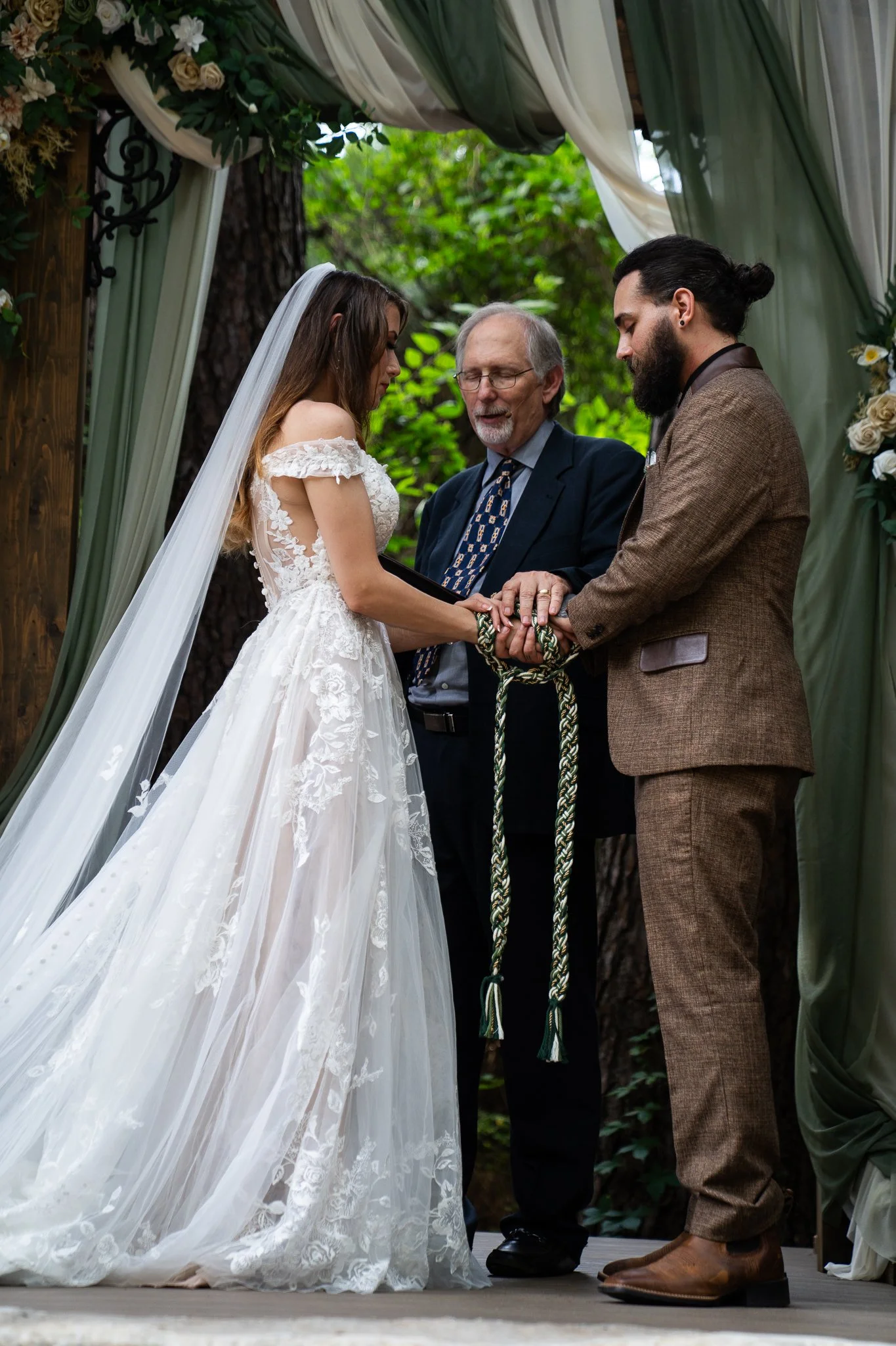 Hannah & Jon Sneak Peek-19.jpg