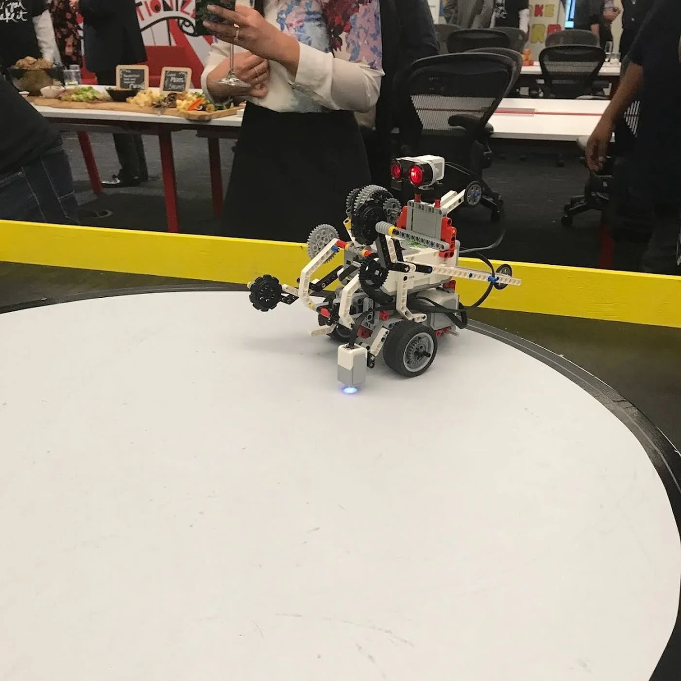 Some sneakpeeks from our session at PwC Canada! 

Thank you for trusting us for your team building event.
.
.
.
#CorporateEvents #CanadaCorporateEvents #CorporateTeamBuilding #TeamBuilding #Lego #RoboticsTeamBuilding #TeamBuildingEvents