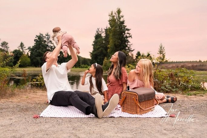 &ldquo;Hey mama! I&rsquo;m gonna have to let go of Christmas cards this year. I&rsquo;m overwhelmed. I need to get a P&amp;L to my accountant so I can get ahead of taxes by Friday. I may have to postpone our meeting till next week.&rdquo;

A text mes