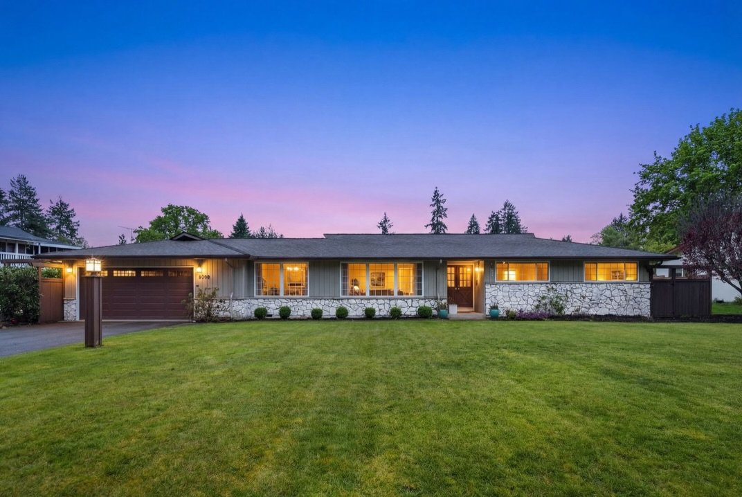✨ Picture-perfect living in Oakbrook ✨

This beautiful rambler is the kind of home that just feels right the moment you walk in.

🍽️ Chef&rsquo;s kitchen with quartz counters, stainless steel appliances &amp; farmhouse sink
🛋️ Multiple living space