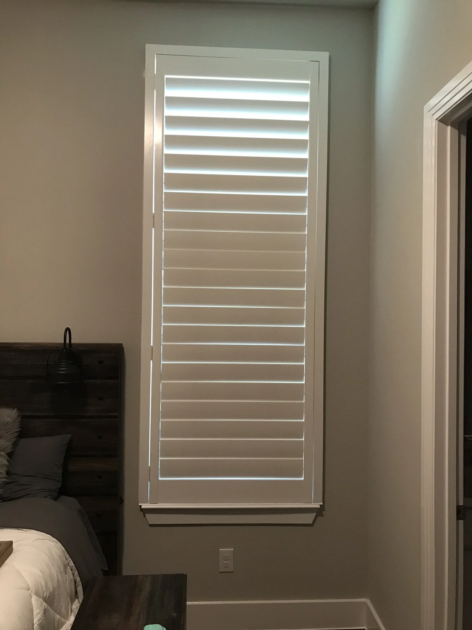 Wood shutters with rear hidden tilt, 4 1/2" louvers, SW Snowbound, no divider rails.