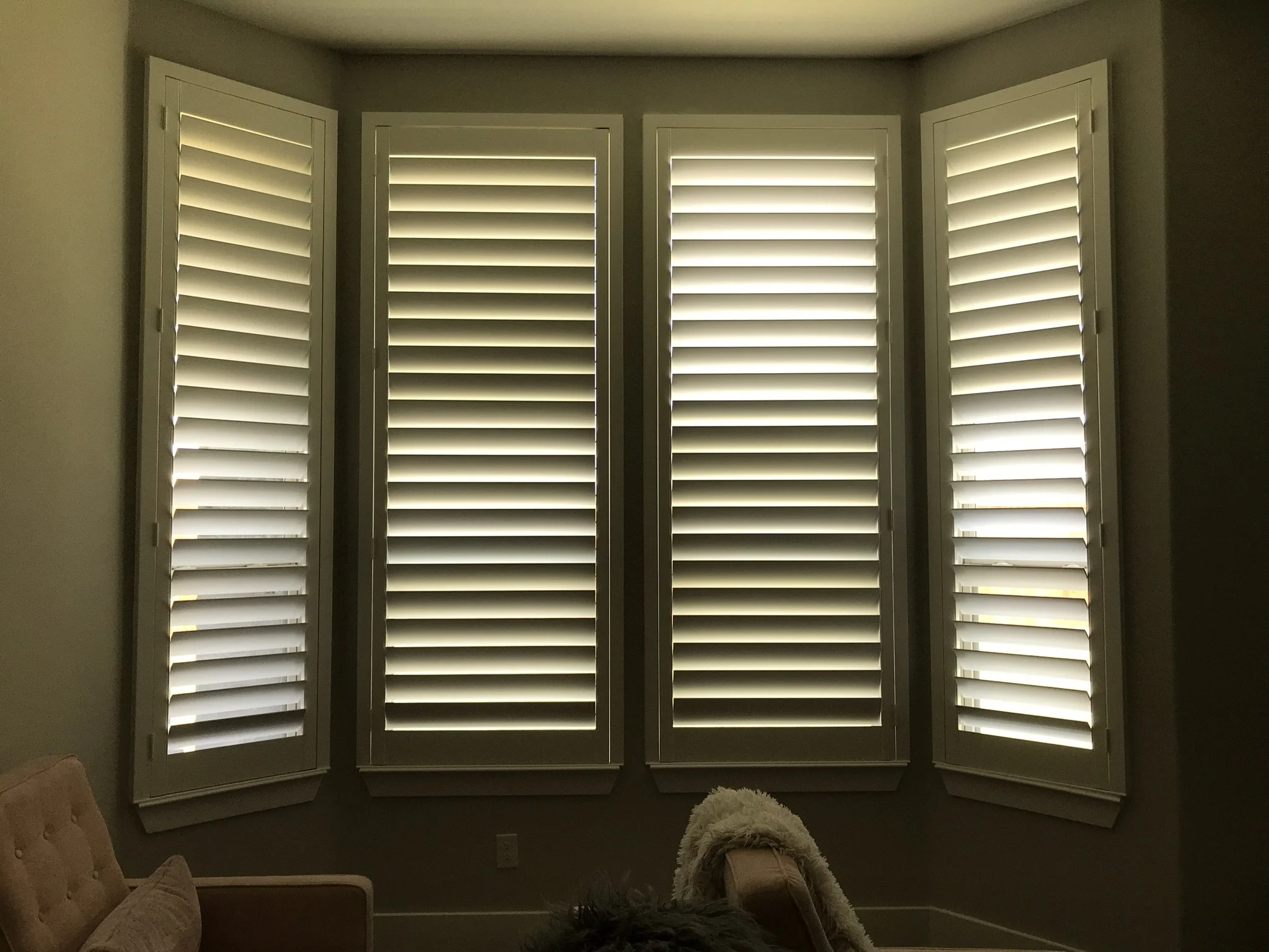 Wood shutters with rear hidden tilt, 4 1/2" louvers, SW Pure White, no divider rails.