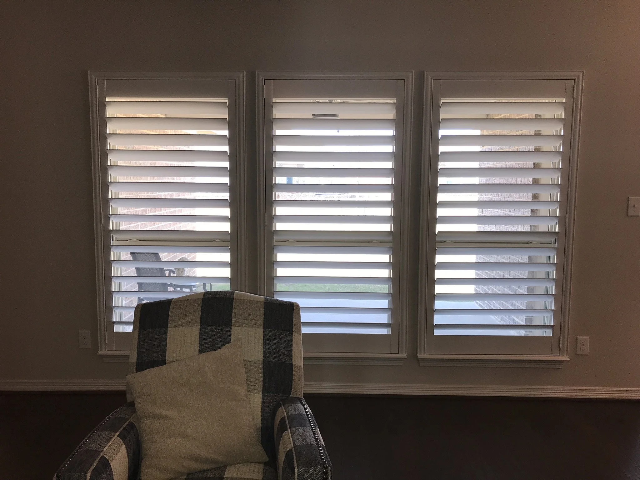 Custom wood shutter with rear tilt rod (clearview), painted white, splits at sash, no cdr.