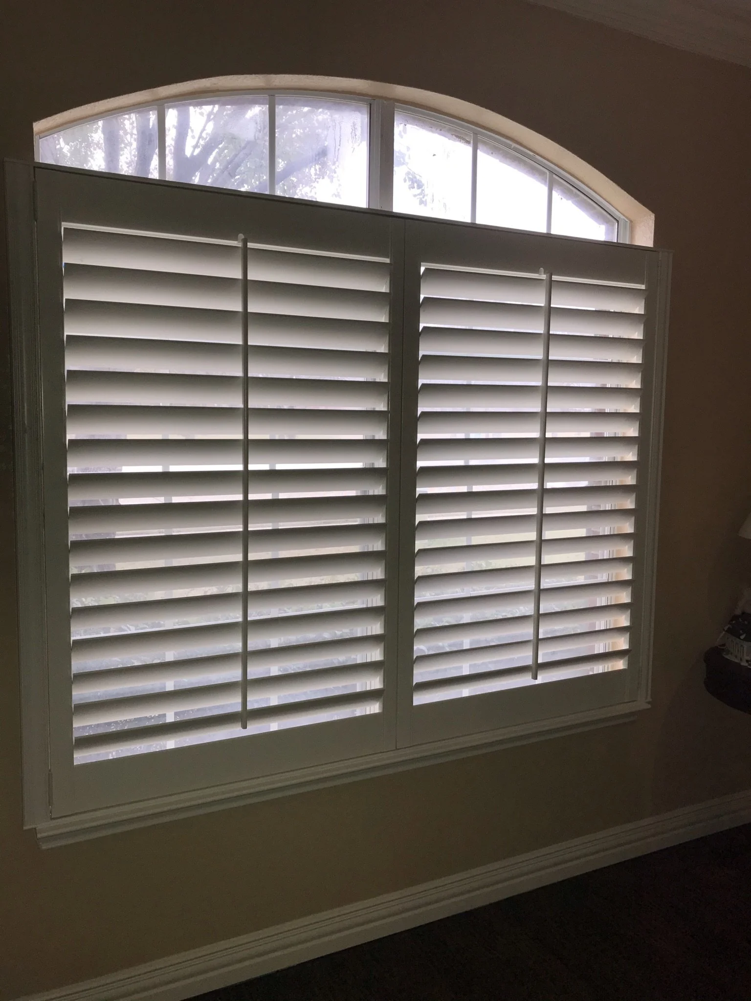 Painted white wood shutter with front tilt rod, no divider rail, 4 1/2" louvers.  Not covering arch.