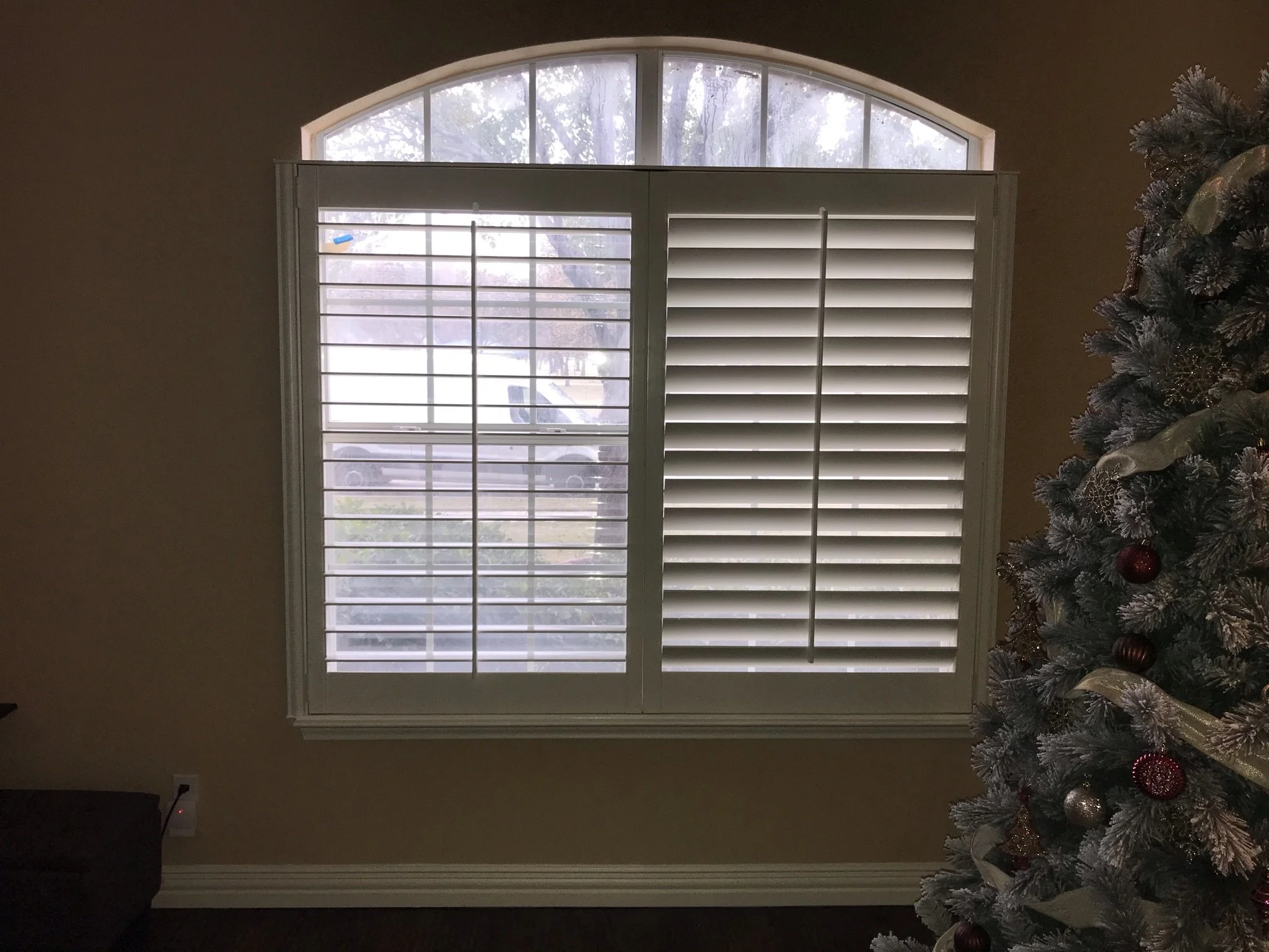 Painted white wood shutter with front tilt rod, no divider rail, 4 1/2" louvers.  Not covering arch.