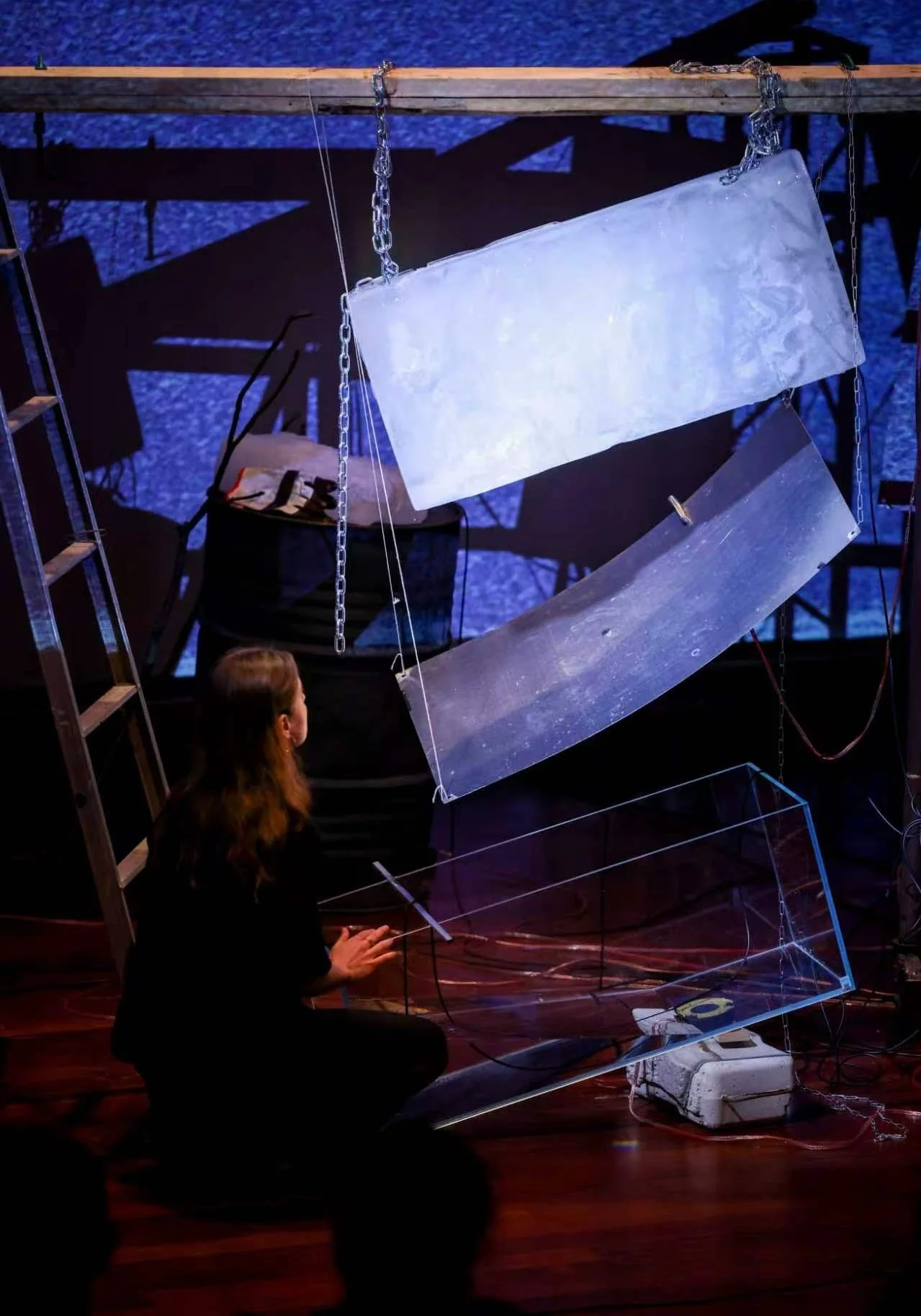 Pianist and artistic researcher, Marlene Heiss, with the central flow and aquarium. The aquarium is sounded by a transducer and re-amped by a hydrophone.
(Shanghai Concert Hall)