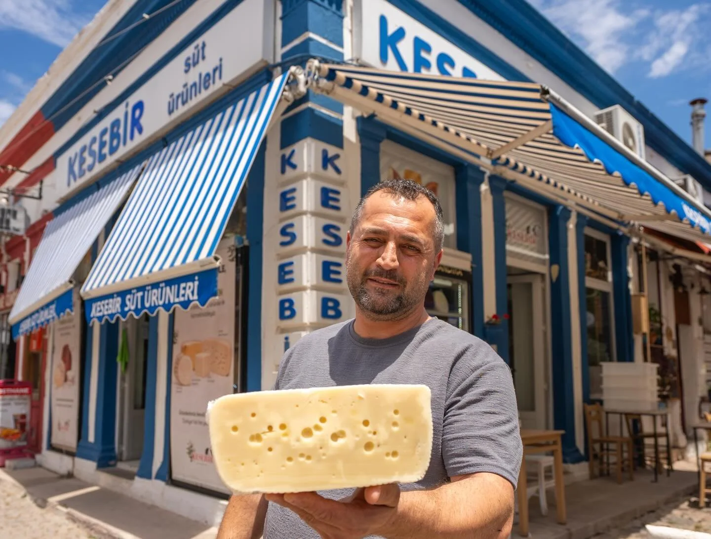 The Aegean coast of T&uuml;rkiye is well known for its culinary diversity and long history of artisanal production.

In our first issue, Chef Fahri Ateşoğlu takes us around in Cunda, Ayvalık to explore one of the oldest dairies in the area. Run by a 