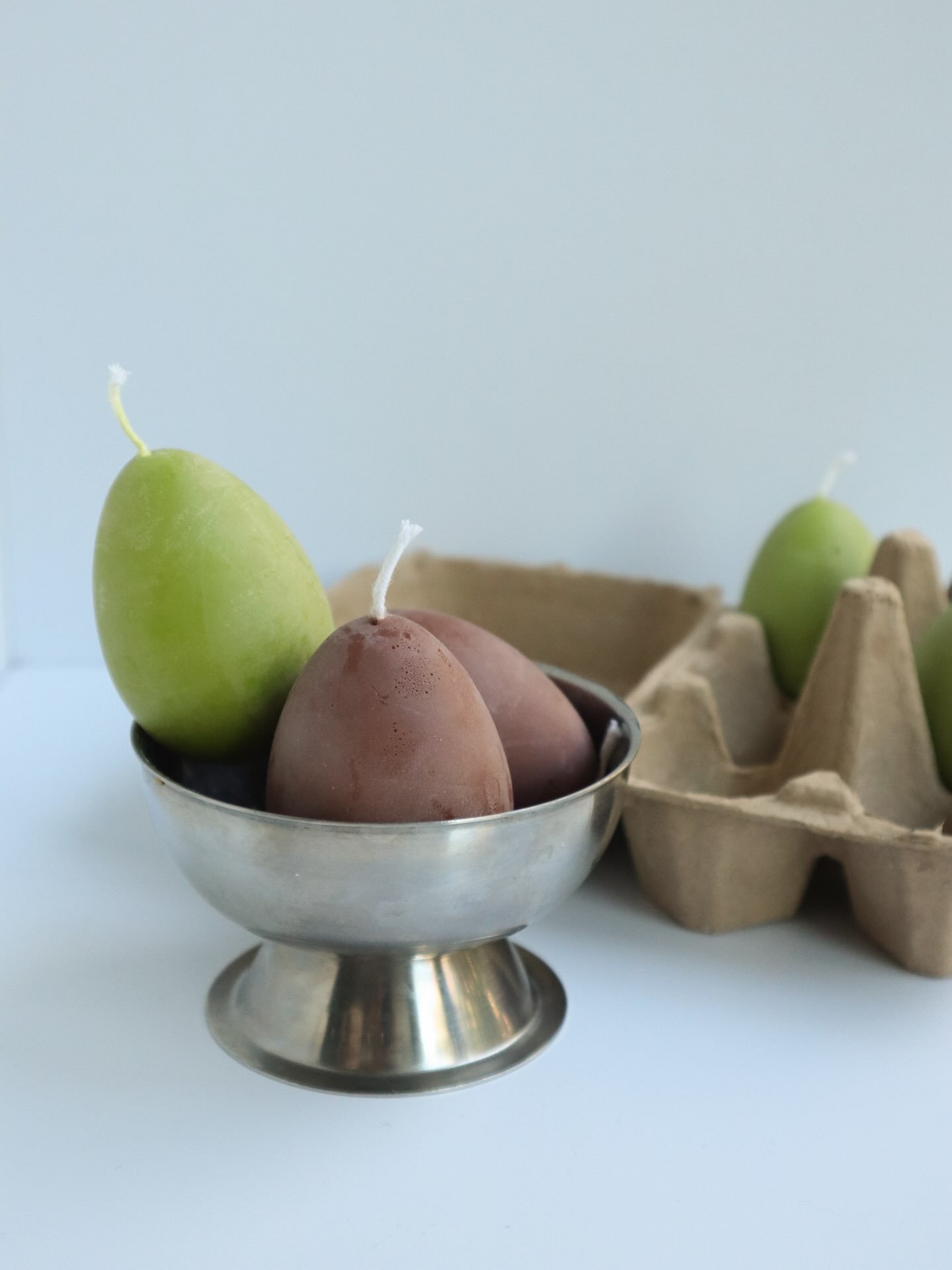 Our online shop launches soon with object editions designed for FRITTO.

Orchid and sea salt scented egg candles produced by @scandles___ , handmade in Los Angeles, California using soy wax

#foodnews #frittoeditions