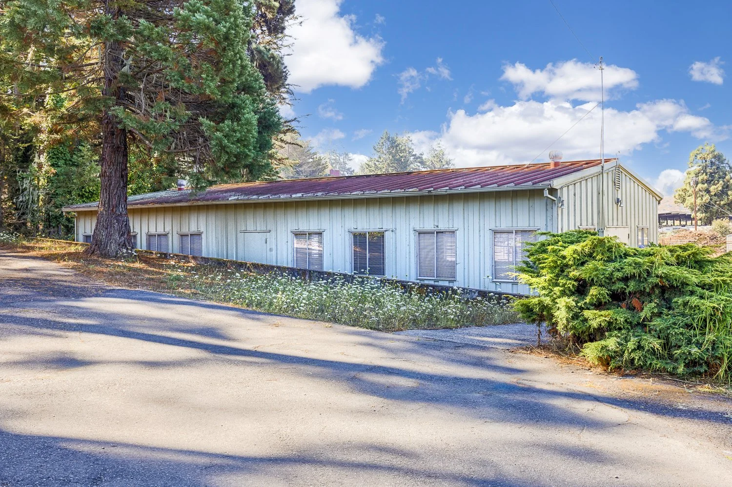 Game room - TV, pool table, etc.