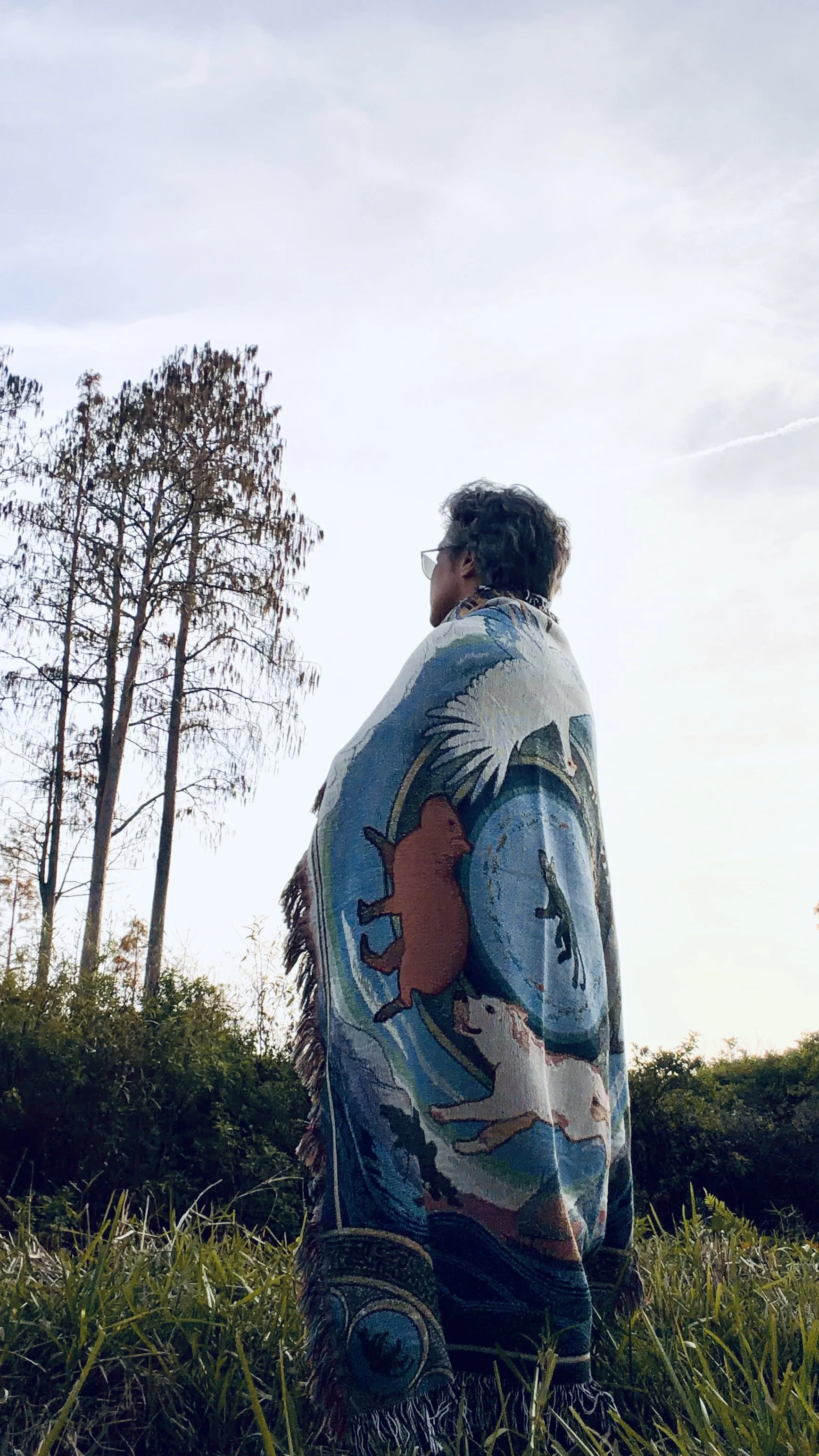 Blanket worn over the shoulders of a man